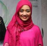 Gara-gara Berhijab Butik Milik Artis Cantik Ini Ramai Pembeli