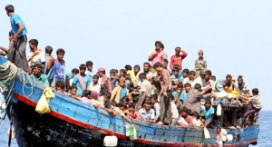 Ditolak Malaysia dan Dilarang Bangladesh Mendarat, 500 Muslim Rohingya Terlunta di Laut Tanpa Makanan