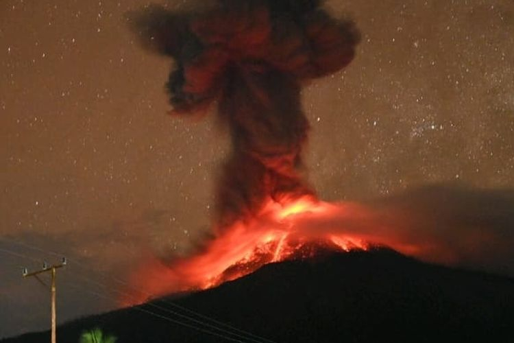 Gunung Lewotobi Meletus, Dentuman Keras Guncang Flores Timur