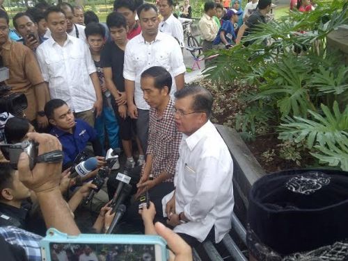 Kata Jokowi, Kalau JK Pakai Kemeja Kotak-kotak Seperti Usia 17 Tahun