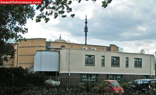 Sebelum Rusuh, Massa Anti Islam Umumkan Akan Makan Babi Panggang di Depan Masjid Al-Furqan Eindhoven