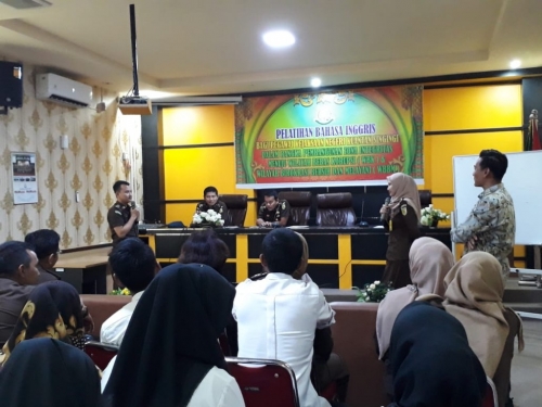 Tingkatkan Kapabilitas SDM, Kejari Kuansing Lakukan Pelatihan Bahasa Inggris