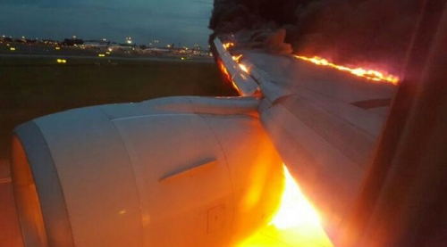 Kehabisan Bahan Bakar 3 Jam Mengudara, Singapore Airlines Terbakar Setelah Mendarat Darurat