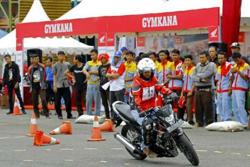 Gymkhana Competition di Honda Dream Cup 2018 Seri  Pekanbaru, Tantang Nyali Bikers di Kota Bertuah Berslalom dengan Supra GTR150