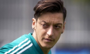 GoRiau Dikejar 2 Perampok Berpisau, Mesut Oezil Sangat Ketakutan