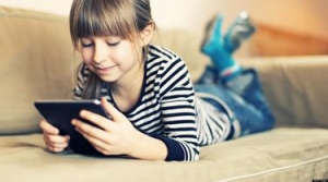 GoRiau Bocah 4 Tahun Kehilangan Penglihatan Gara-gara Dibiarkan Orangtuanya Main Gadget