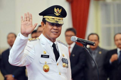 Jokowi Lantik Adik HM Sani Sebagai Gubernur Kepri