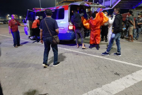 Pria dan Wanita Tanpa Busana Ditemukan Tewas dalam Mobil Innova di Atas Kapal Nusa Putra