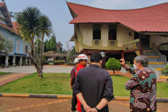 Gubernur Riau Cek Progres Revitalisasi Anjungan Riau di TMII