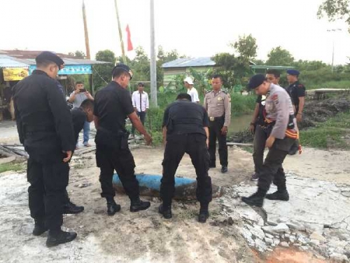 Mortir Sebesar Tubuh Manusia Ditemukan di Dalam Parit AKAP Bandaraya Payungsekaki Pekanbaru