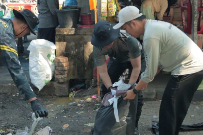 GoRiau Usai Pacu Jalur, Bupati Kuansing Pimpin Bersih-bersih Tepian Narosa