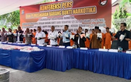 Polda Riau Gagalkan Peredaran 42,4 Kg Sabu Jaringan Internasional di Pekanbaru