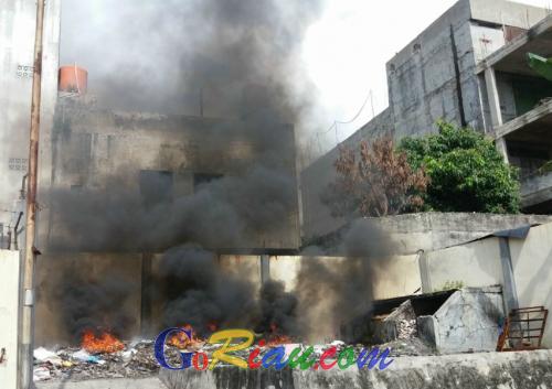 Asap Hitam Mengepul di Belakang Bank BNI Duri Sudirman, Rupanya Api Berasal dari Pusat Perbelanjaan Ramayana