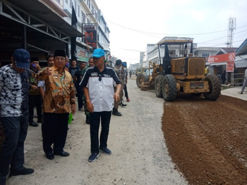 Desak Segera Selesaikan Pengerjaan Jalan Abdul Manaf, Bupati Inhil : Kalau Perlu Kerja Siang Malam