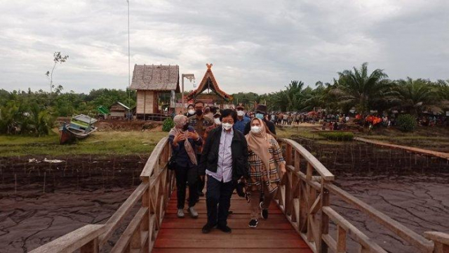 Jelang Kedatangan Presiden ke Bengkalis Besok, Menteri LHK Tinjau Pantai Raja Kecik