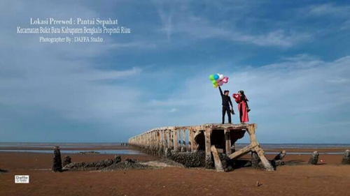 Pantai Desa Sepahat Mulai Dilirik Wisatawan dan Sering Jadi Spot Foto Prewedding