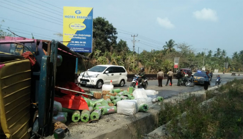 Motornya Ditabrak Truk di Lintas Sumatera, Pasutri dan 2 Anaknya Tewas