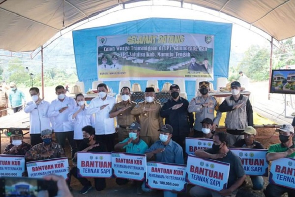 Gubernur Sulbar dan Wabup Mamuju Tengah Sambut Kedatangan Transmigran Asal Jatim dan DIY
