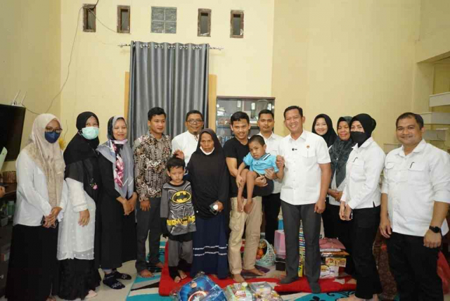 Peduli Anak Difabel Korban Penganiayaan, Dir Reskrimum Polda Riau Berikan Bantuan