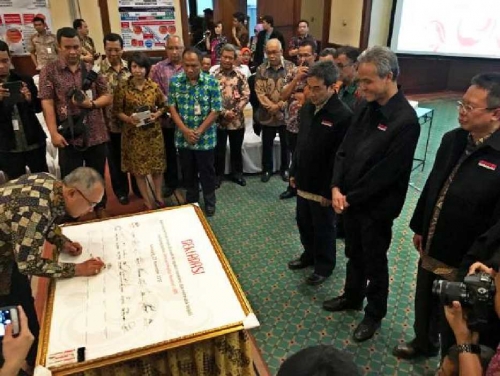 Plt Gubri Teken Rembuk Integritas Nasional I Tahun 2015 di Semarang