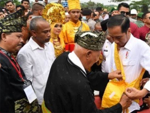 Biar tak Bercampur Aduk, Dewan Minta LAM Riau Jelaskan Soal Pemberian Gelar Adat pada Presiden Jokowi