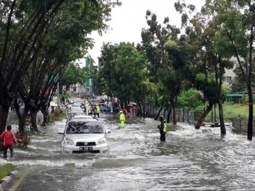 Selalu Banjir, Walikota Pekanbaru Minta OPD Awasi Perizinan Pengembang Jangan Sampai Menutup Anak Sungai