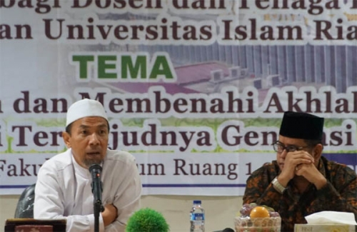 Hadirkan Ulama Riau, 111 Dosen dan Pegawai UIR Ikuti Pembinaan LDIK
