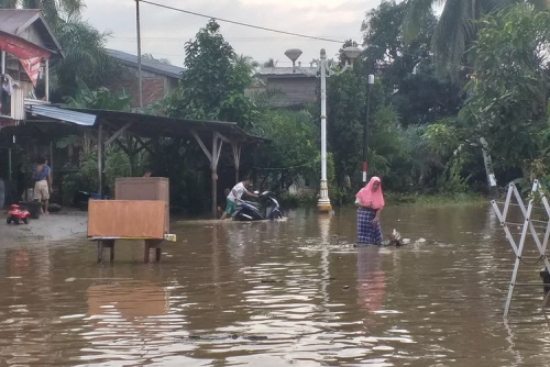 Korban Banjir di Rokan Hulu Butuh Bantuan Air Bersih dan Makanan