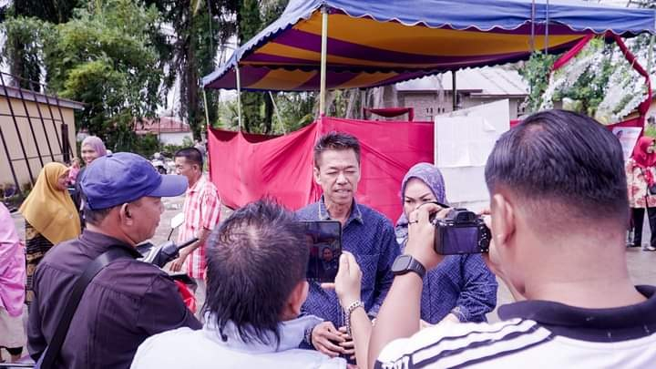 Afrizal Sintong dan Keluarga Gunakan Hak Pilih di TPS 02 Sintong Bakti Tanah Putih