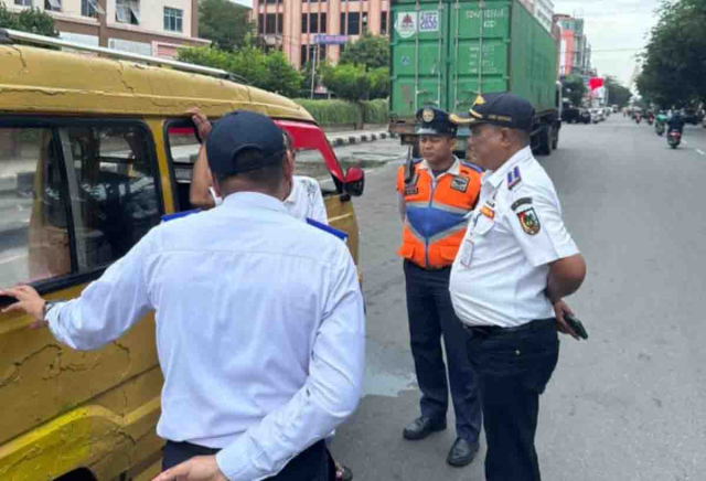 Pemkot Pekanbaru Tertibkan Angkot dan Bus Kota yang Tak Layak Jalan