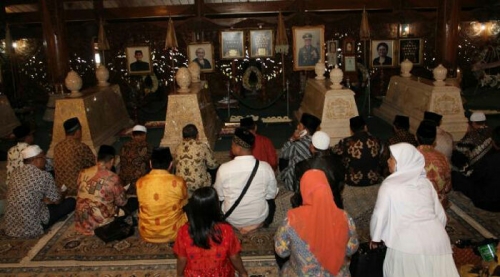 Makam Soeharto Mendadak Ramai, 2 Ribu Peziarah Sehari