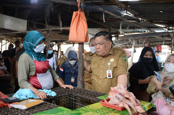 TPID dan Satgas Pangan Riau Sidak Pasar dan Distributor, Ini Hasilnya