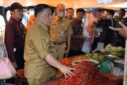 GoRiau Sidak Pasar dan Distributor, Sekdaprov Riau Pastikan Sembako Aman