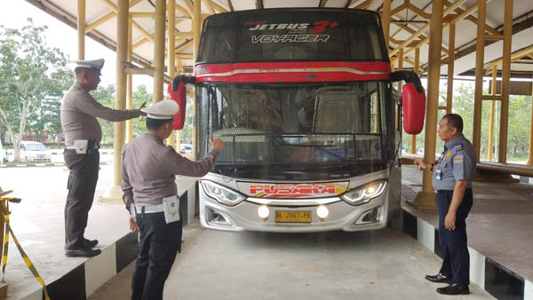 Libur Panjang, Polresta Pekanbaru Cek Kendaraan Angkutan di Terminal Bandar Raya Payung Sekaki