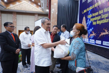 GoRiau Berbagi Kasih di Natal Wartawan, Gubri Syamsuar Salurkan 100 Paket Kasih Natal Kepada Keluarga Kurang Mampu