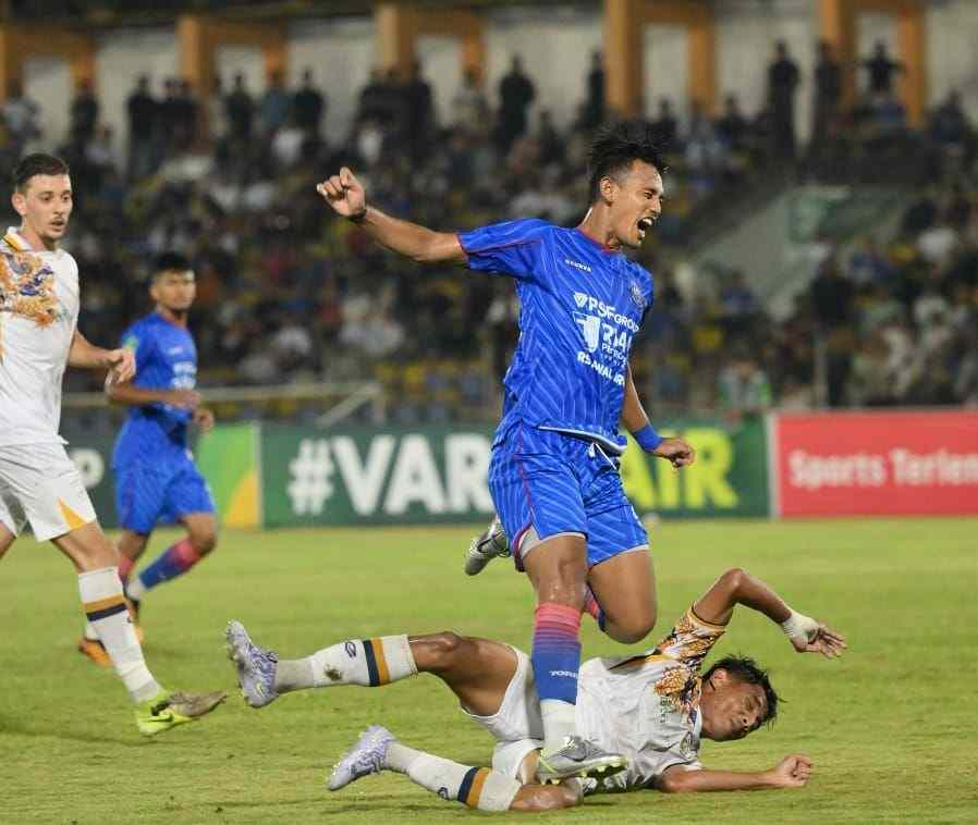 Pertahanan Rapuh, PSPS Pekanbaru Tumbang 2-3 dari Persikad di Kandang Sendiri