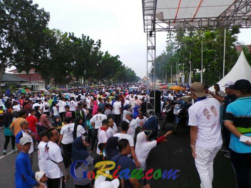 Puluhan Ribu Masyarakat Pekanbaru Ikuti Jalan Sehat PAN Riau Bersama Syamsuar - Edy Nasution