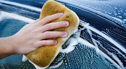 Menyamarkan Goresan Tipis pada Cat Mobil