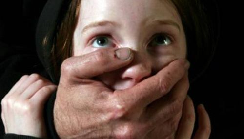 Astaga, Ibu Pergoki Putrinya Diperkosa Tetangganya di Kamar