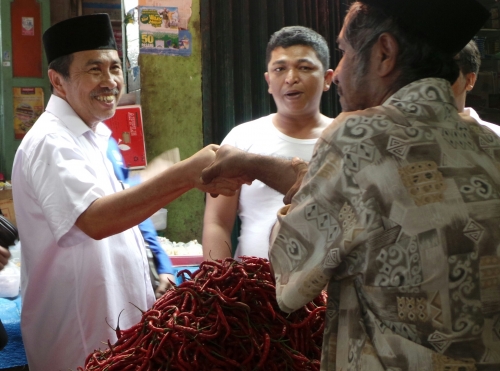 Blusukan ke Pasar Denai Mandau, Cagub Riau Nomor 1 Dihujani Pujian 