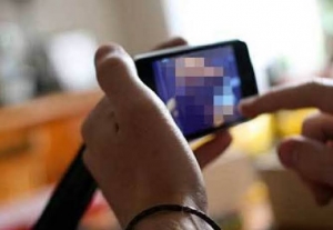 GoRiau Tak Terima Diputuskan, Seorang Pemuda Kirim Video Mesum ke Ibu dan Guru Pacarnya
