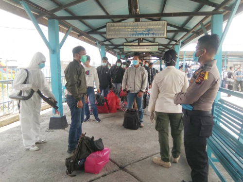 Ratusan TKI dari Malaysia Diinapkan di Balai Latihan Kerja DPMPTSP Meranti
