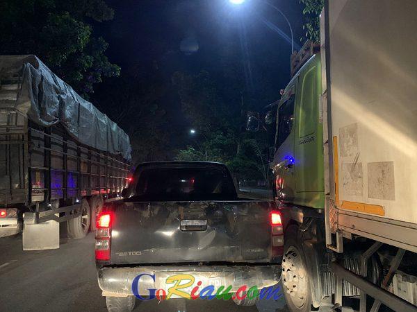 Macet Parah Terjadi di Jalan SM Amin Pekanbaru, Truk Besar Ikut di Tengah Kemacetan