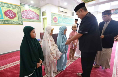 GoRiau Bapenda Pekanbaru Salurkan Santunan Anak Yatim di Masjid Nurul Falah