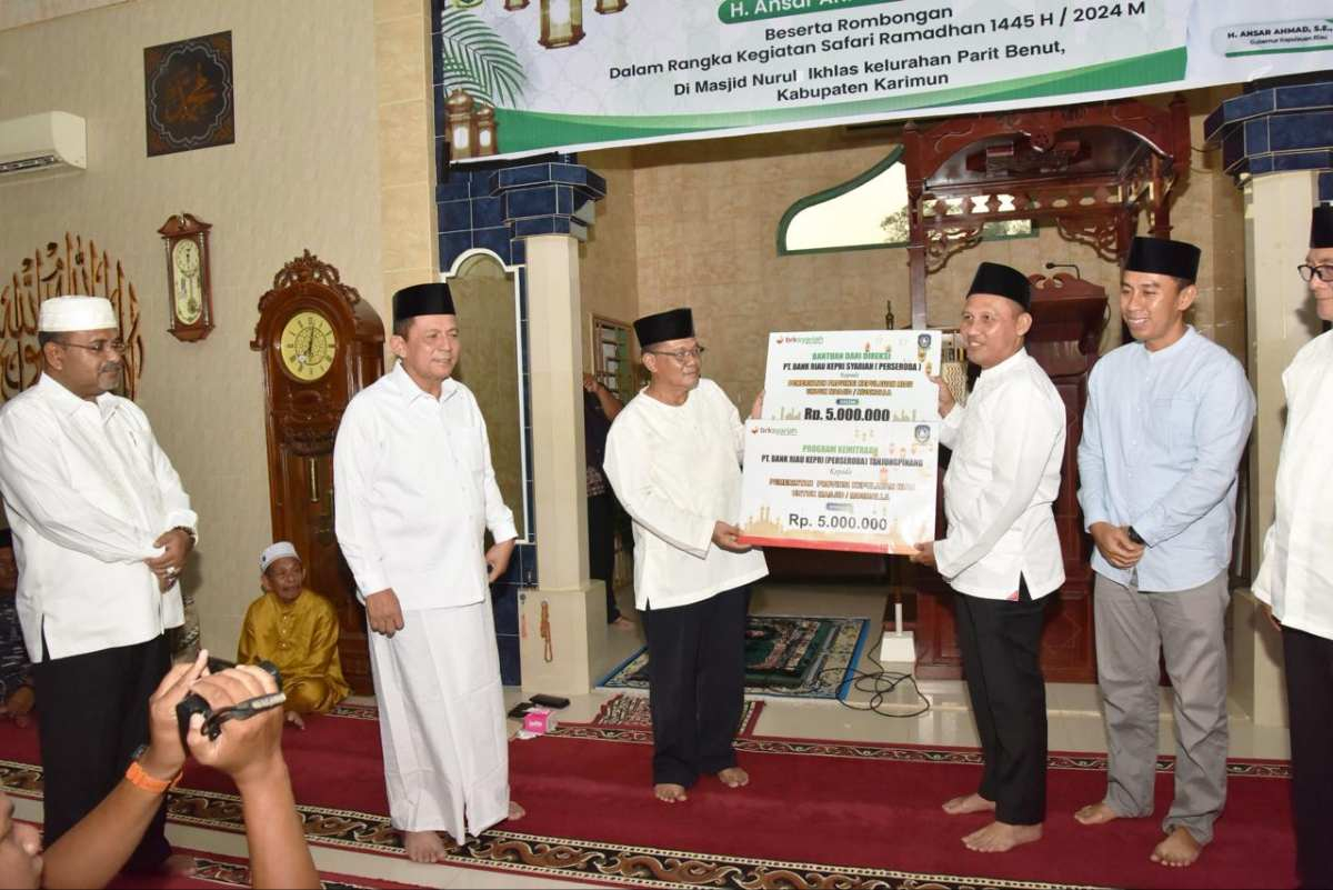 Kunker ke Karimun, Direksi BRK Syariah Lanjutkan Safari Ramadhan Bersama Pemprov Kepri dan Berikan Bantuan CSR