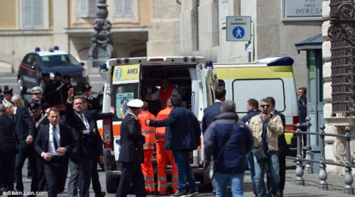 Baku Tembak Saat Pelantikan PM Italia, 2 Polisi Terluka