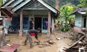 GoRiau 6 Orang Tewas Akibat Tertimbun Tanah Longsor di Pesisir Barat