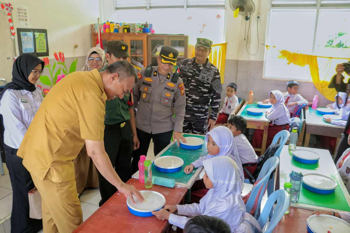 Pastikan Standar Gizi Terjaga, Wabup Muzamil Tinjau Dapur Makan Bergizi Gratis