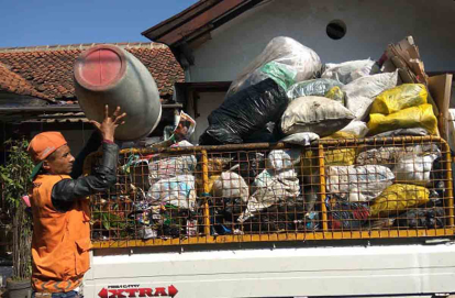 Pj Walikota Pekanbaru Minta Angkutan Sampah Mandiri Diberdayakan