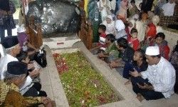 GoRiau Ziarah Tengah Malam, Ini yang Dilakukan Jokowi di Makam Bung Karno
